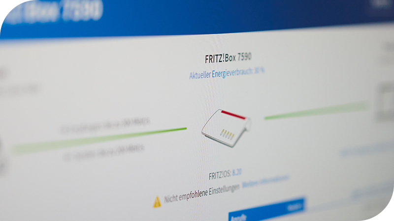 Ein FRITZ!Box Router auf einem Sideboard